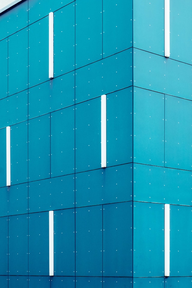 IP counsel and general counsel best practice tips, image of blue building