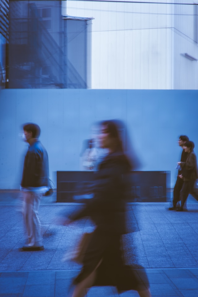 industry outlook AI in IP, people walking