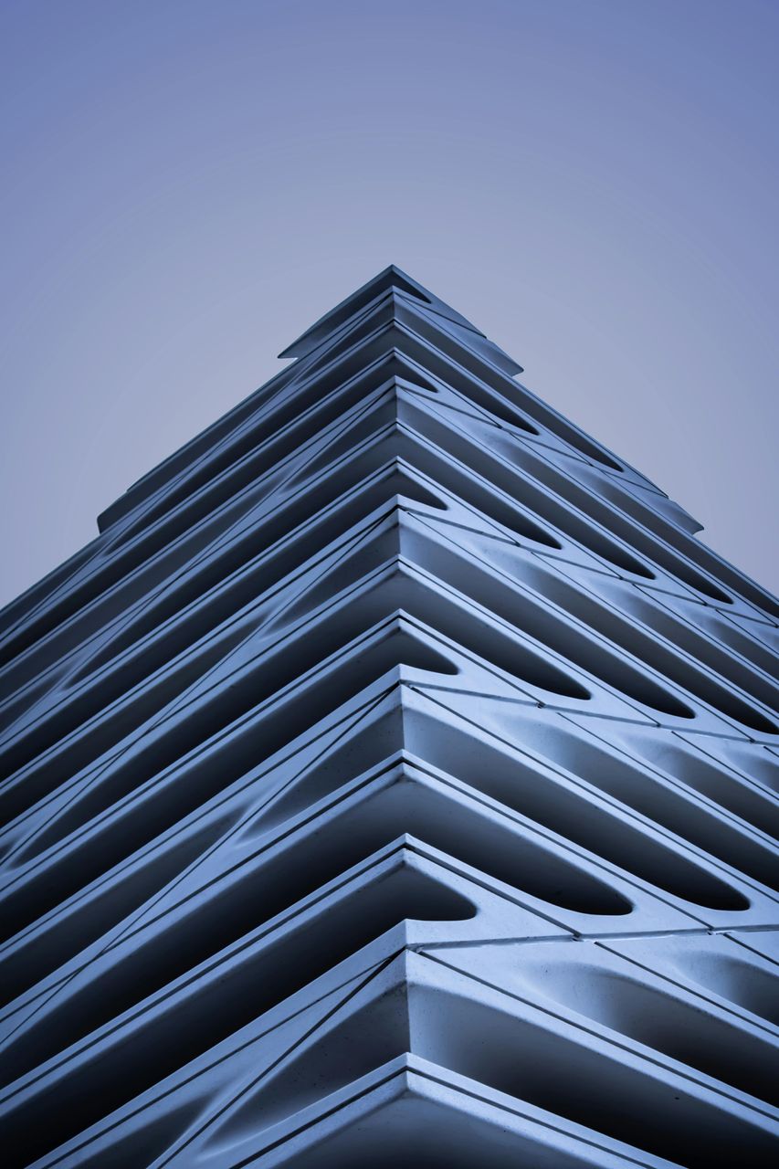 Semantic search engine, image of building and sky